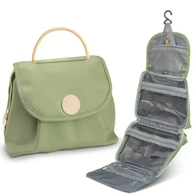 Product overview: Hang & Go Wash Bag