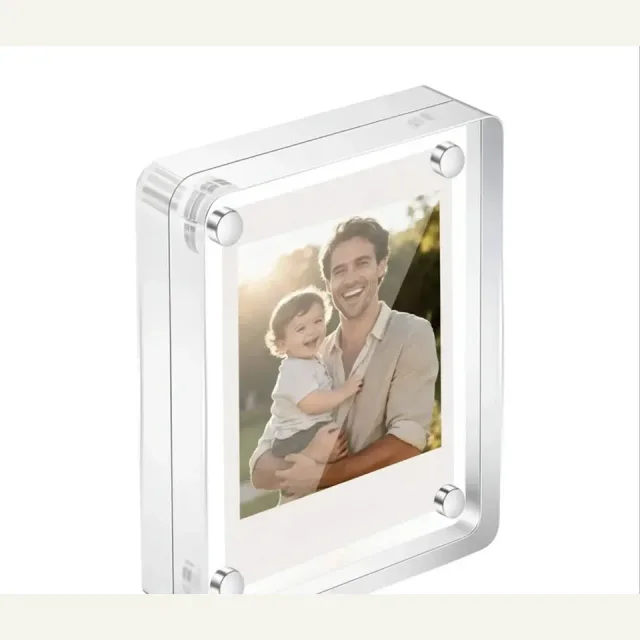 Product overview: Clear Story Magnetic Photo Frame